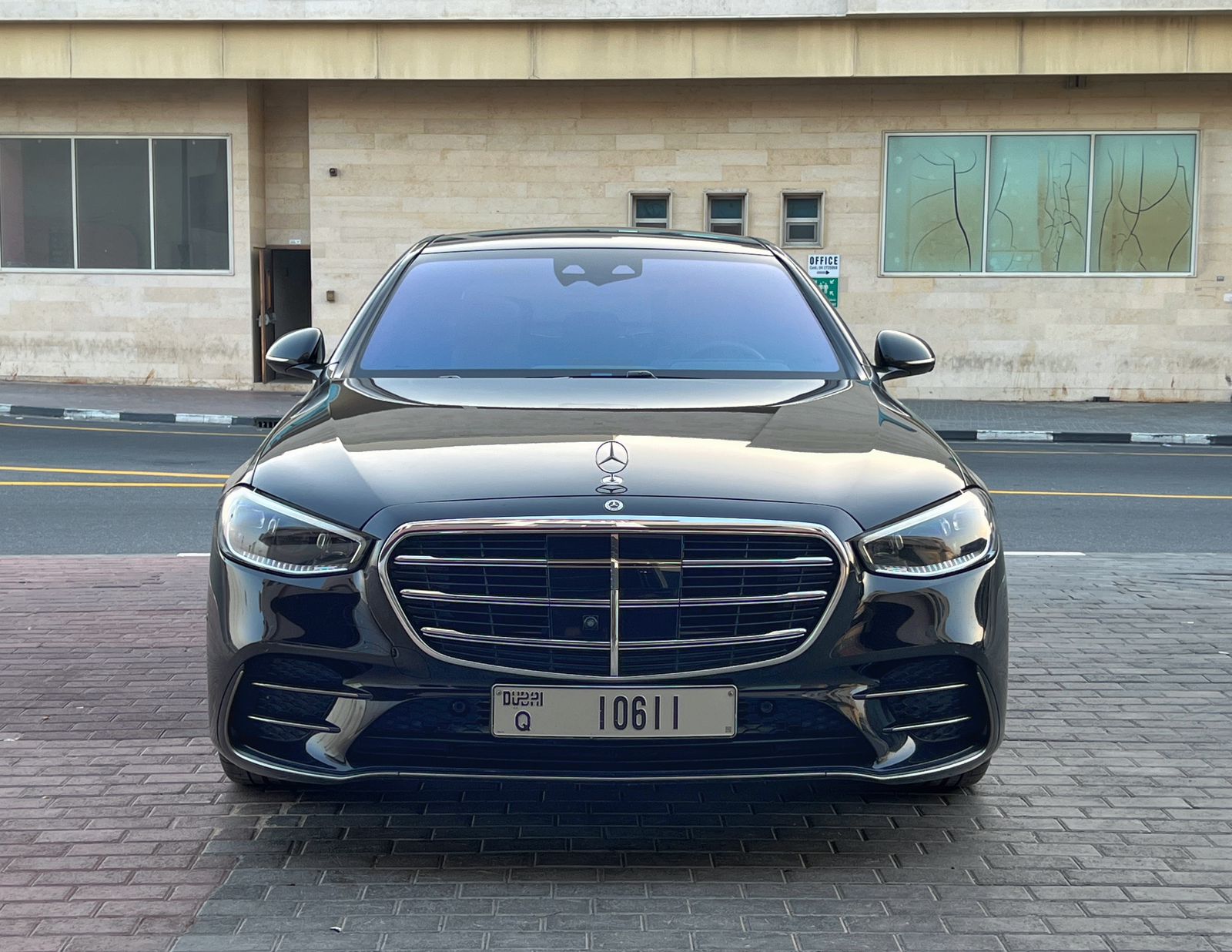 zwart Mercedes Benz S500 4Matic 2023
